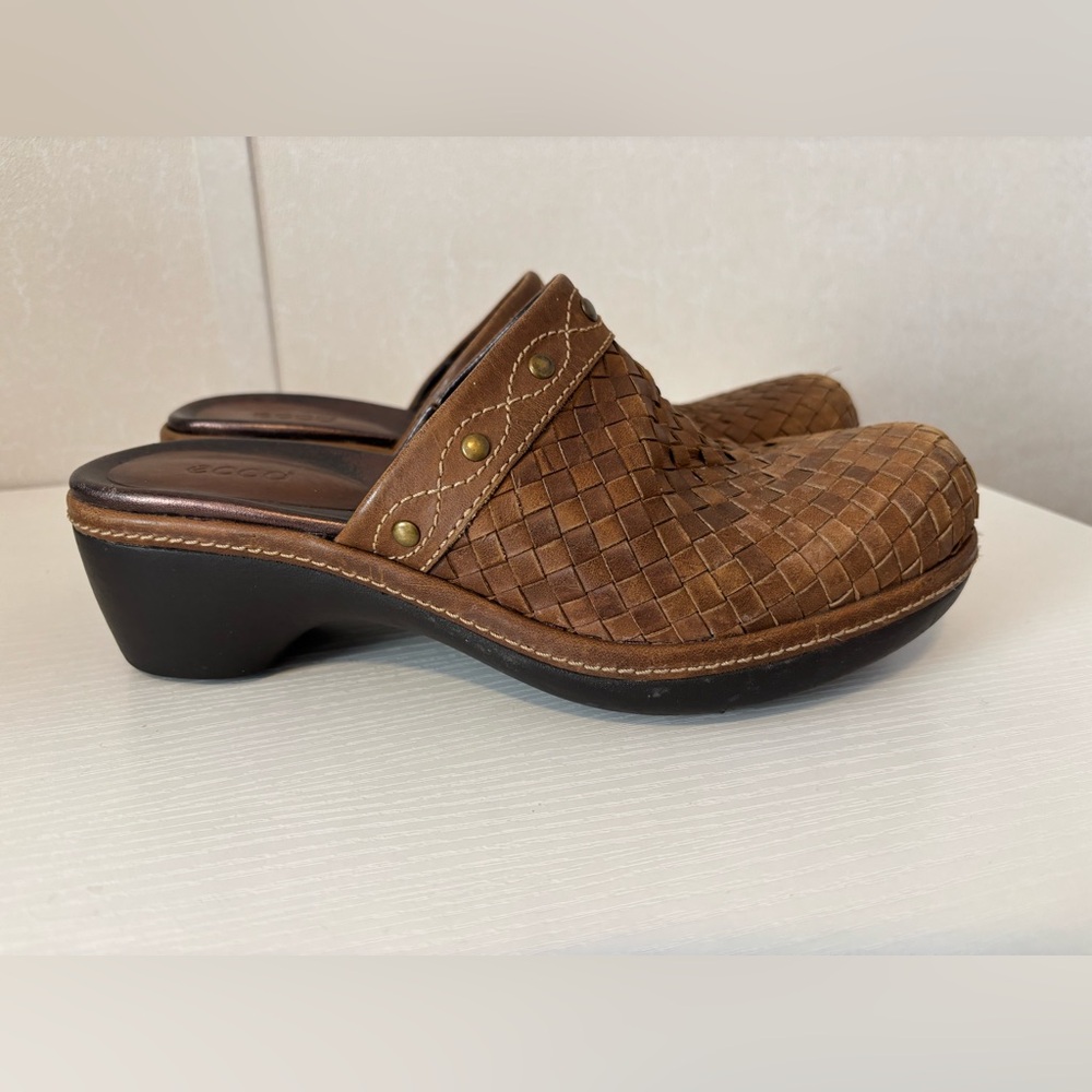 ECCO | Women's Tan Woven Leather Mules | Size 7.5 - Picture 3 of 5